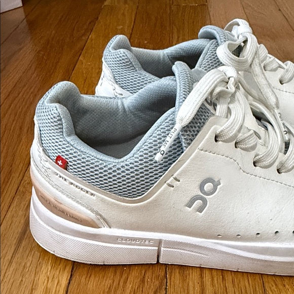 ON THE ROGER Advantage - Picture 2 of 4